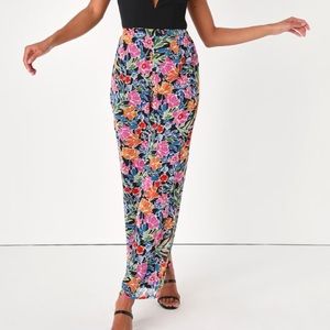 Medium floral print wide-leg pants from Lulu’s. Never worn.